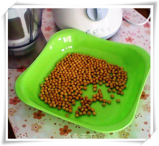 首战搅拌机豆浆——健康早餐豆浆的做法步骤：1