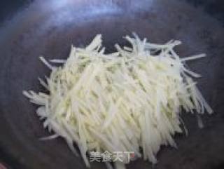 土豆丝炒韭菜的做法步骤：5