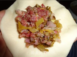 牛肉酸菜包的做法步骤：5