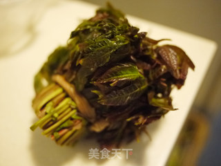 香椿鸡蛋的做法步骤：2