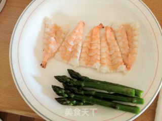 剩米饭也爱小清新——鲜虾芦笋米饭塔的做法步骤：5
