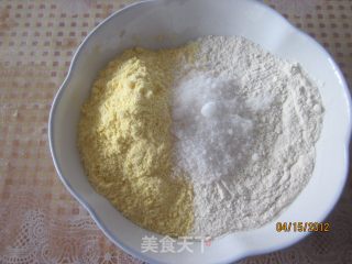 玉米发糕的做法步骤：1
