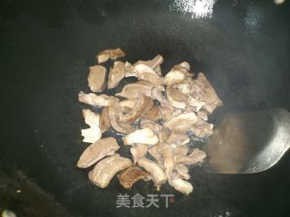 猪心炒大蒜的做法步骤：4