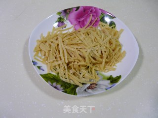 豆皮拌黄瓜的做法步骤：1