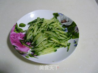 豆皮拌黄瓜的做法步骤：2