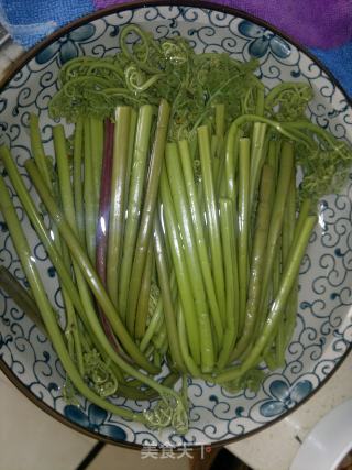 山野菜炒肉的做法步骤：1