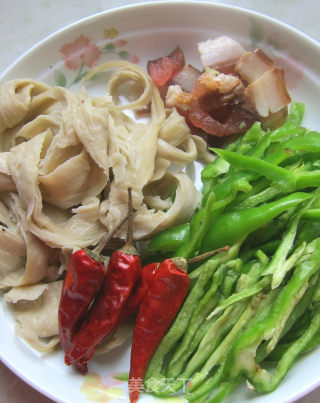 {腊肉酱面筋} 浓浓家常味的做法步骤：1