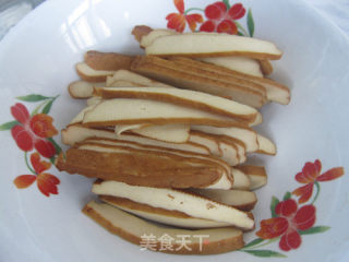 茼蒿拌豆干的做法步骤：4