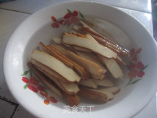 茼蒿拌豆干的做法步骤：5