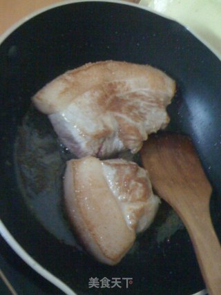 梅菜扣肉的做法步骤：1
