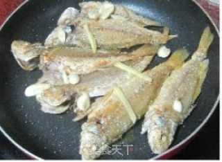 香煎黄花鱼的做法步骤：5