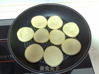 【平淡的幸福】平底锅做出的红糖酥饼的做法步骤：10