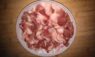 生爆盐煎肉的做法步骤：1