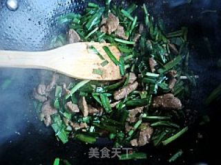 韭菜炒猪肝的做法步骤：9