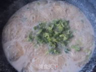 西兰花鸡蛋面的做法步骤：7