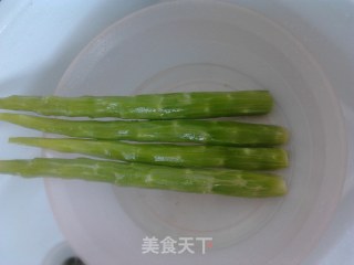 莴苣炒香肠的做法步骤：3