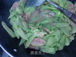 莴苣炒香肠的做法步骤：12