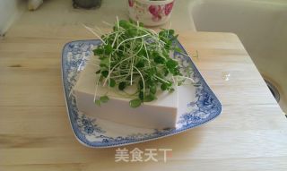 香椿苗拌豆腐的做法步骤：1