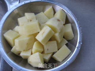 土豆烧鸡块的做法步骤：2