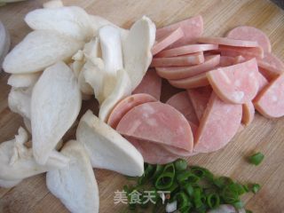 火腿杏鲍菇的做法步骤：1