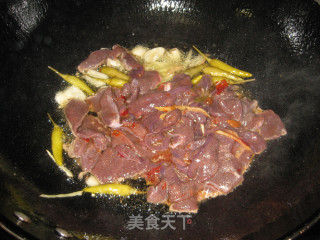 泡椒白菜炒猪肝的做法步骤：5