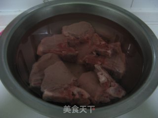 排骨菠菜汤的做法步骤：1