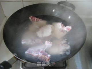 排骨菠菜汤的做法步骤：2