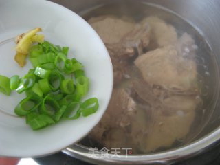 排骨菠菜汤的做法步骤：7