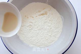 蛋糕也可以蒸出来——玫瑰花蛋糕的做法步骤：2