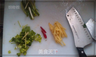 【家常菜】红烧鸡翅的做法步骤：2