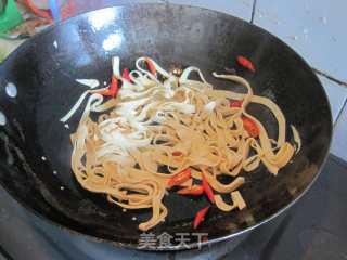 榨菜肉丝炒豆皮的做法步骤：4