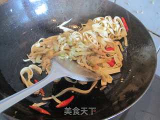 榨菜肉丝炒豆皮的做法步骤：5