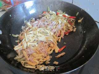 榨菜肉丝炒豆皮的做法步骤：6