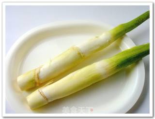 茭白炒毛豆的做法步骤：1