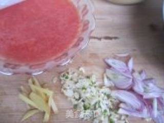 番茄鱿鱼丝的做法步骤：2