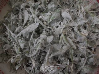 春来野菜香——蒲公英蒸着吃的做法步骤：2