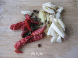 芹菜炒肉的做法步骤：2