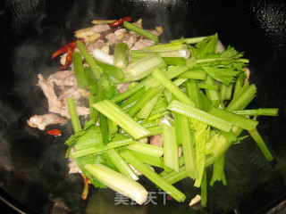 芹菜炒肉的做法步骤：6