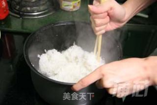 DIY吞拿鱼饭团的做法步骤：1