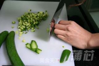 DIY吞拿鱼饭团的做法步骤：2