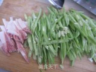 豆角丝炒肉的做法步骤：1