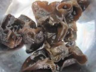 木耳摊鸡蛋的做法步骤：1