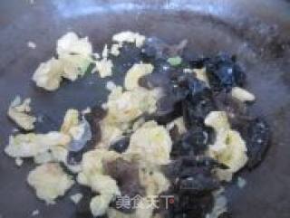 木耳炒鸡蛋的做法步骤：6