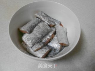 香煎带鱼的做法步骤：1