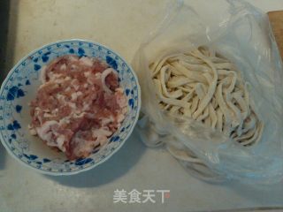新人报道~懒人版-豆角焖面的做法步骤：1