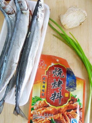 香煎秋刀鱼的做法步骤：1