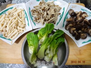 鲍汁扣三菇的做法步骤：1