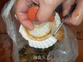 蒜蓉粉丝蒸扇贝的做法步骤：3
