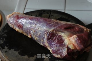 卤牛肉的做法步骤：1