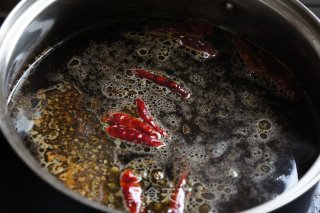 卤牛肉的做法步骤：5